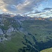[https://www.srf.ch/news/schweiz/bergrutsch-im-bisisthal-muotathal-mehr-als-eine-million-tonnen-gestein-abgestuerzt Schuttkegel des Felssturzes vom 31.7. zu erkennen]