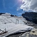 Mit Vliesbahnen abgedeckter Gletscher beim Skilift