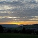 Abendstimmund oberhalb von Pt. 807. Ausgedehnte Wolkenfelder trübten den Himmel während des ganzen Tages immer wieder, dennoch wurden an der Messstation Bern/Zollikofen bis 33.5°C gemessen.