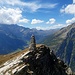 Gipfelsteinmann des Seehorns mit Blick in Richtung Simplonpass