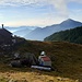 Die kleine Alpenclubhütte Alpe Laghetto des CAI. Es ist eine der wenigen Alpenvereinshütten auf dem GTA Fernwanderweg, der ansonsten vor allem in den Tälern Unterkünfte vorsieht.