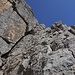 Diese Kletterstelle muss überwunden werden. Aus meiner Sicht klar die Schlüsselstelle. Die gelbliche Felswand links ist das "Dreieck", welches man schon von Weitem sieht.