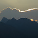 "Sonnenaufgang" über dem Reeti, die goldbordierte Restquellwolke über diesem und dem Schwarzhorn links davon verleiht der Szene einen zusätzlichen dramatischen Reiz...