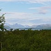 Blick über den See Kilpisjärvi in die norwegischen Berge im Südwesten