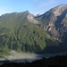Blick vom Hochglückkar auf Hohljoch, Teufelskopf, Gumpenspitze und das übermächtige Gamsjoch (vlnr).<br />Unter der Wolkendecke liegt mit dem Alpengasthof Eng der Ausgangspunkt der hier beschriebenen Tour.