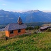 Miniaturkapelle, im Hintergrund die Kitzbühler Alpen.