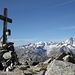 Nora auf dem Kl. Furkahorn mit dem Gipfelkreuz / Nora con la cruz de la cima<br />Gratuliere, dein zweiter 3000er