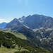 Erste schöne Blicke rüber zur Karwendel-Hauptkette mit der Birkkarspitze und den Ödkarspitzen