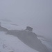 nach der Querung von der Britanniahütte taucht die Felskinn Bergstation aus dem Nebel auf.<br /><br />Wir schaffen gerade noch die letzte Talfahrt um 16:15 Uhr