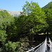 Il ponte sospeso all'inizio del sentiero per il Monte Amaro e per la sorgente Tornareccia.