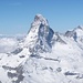 Aus einiger Distanz wirken Matterhorn und Dent d'Hérens majestätisch.
