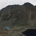 Der Иречек (Ireček; 2852m) über dem Bergsee Ледено езеро (Ledeno ezero) und der Schutzhütte Заслон Еверест (Zaslon Everest; 2709m).