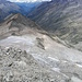 Blick hinunter auf den Nollengletscher, über welchen die offizielle Normalroute verläuft. In dieser Perspektive sieht es flacher aus, als es ist.