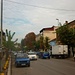 In den Strassen von Пирот (Pirot). Man sieht der Kleinstadt an dass wegen dem Embargo gegen das frühere Jugoslawien unter Слободан Милошевић (Slobodan Milošević) kein Geld vorhanden war und das Land darunter litt.