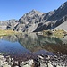 Namenloser See auf ca. 2500 m, dahinter unser Gipfelziel von heute Vormittag
