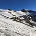 Unser Wegverlauf zur Kristallwand: Querung in den linken Schneesattel, dann mehr oder minder immer entlang der Horizontkante zum Gipfel.