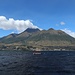 Imbabura von der Laguna San Pablo aus gesehen - mit obligatorischer Wolkenhaube