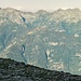 Ausblick von ca. 2300 m Höhe über die Tessiner Berge hinweg zum Monte Rosa mit der Dufourspitze.