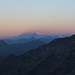 Der "Monarch" (Mont Blanc) bei Sonnenaufgang mit seltsamem Schatten