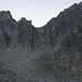 Blick zum mittleren Gipfel und zur Abstiegsrinne bei Rückkehr zum Furkapass