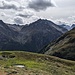 Marangun mit den Resten einer Hütte