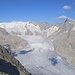 Blick zu Bergen über dem Rhonegletscher