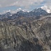 Ausblick vom Monte del Forno in Richtung Bernina. Der König verbirgt sich hinter der Muotta da Naiv / Schneekuppe