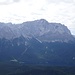 Zugspitze mit Eibsee im Vordergrund in linker Bildseite der Jubiläumsgrat