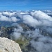 Blick nach Norden und rätseln, welche Gipfel am Alpenhauptkamm sich hinter den Wolken verstecken.