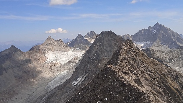Auf dem Weg zum Chli Muttenhorn: Berge der Gotthardgruppe etwas herangezoomt