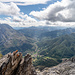 Ausblick von El Bolo (2.166 m) - beeindruckender Tiefblick auf Posada del Valdeón