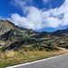 Vista dalla strada per il passo, il Monte Azzarini e la lunga cresta