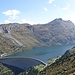 Der Lago di Lei Staudamm ist ziemlich gut gefüllt. Nur noch etwa 2 m bis zum höchsten möglichen Wasserstand.