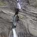 Am Fuss des 4-stufigen Wasserfalls am Tschenghel dil Gori