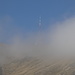 antenna del "La  Manera" avvolta dalla nebbia