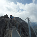 Anne klettert über den Steinschartenkopf zur Brücke