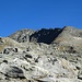 Kurz vor der Wildlochscharte: Blick zum Südgrat und zum Gipfel der Hochwildstelle. Von rechts mittig führt der Steig aus der Trattenscharte herüber.