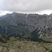 Gipfelblick über das Retterschwanger Tal zum Großen Daumen, dem Namensgeber der Untergruppe.