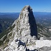 Monte Bardaiano (1407 m), rechts die senkrecht abfallende Nordwand