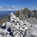 Gipfel des Pizzo d'Uccello. Rechts im Hintergrund der Monte Pisanino