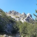 Über einen mit Steinmandln markierten Steig lässt sich ohne größere Schwierigkeiten die Foce di Garnerone (1709 m) erreichen