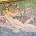 Ein hoch interessantes Wandgemälde:<br /><br />1.) Der "interessante" Bereich der Venus wirkt wie mit einem Pornobalken verpixelt <br />2.) Das Gesicht der Dame wirkt so römisch, wie es nur sein kann<br />3.) Der Putto rechts wirkt so barock wie er nur sein kann...