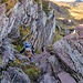 Abstieg von der Spitzmeilenhütte im Chimmi im roten Verrucano-Gestein