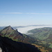 Farbenfroher Blick auf den Stockberg und das Nebelmeer über dem unteren Toggenburg