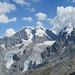 Berninagruppe mit Piz Scerscen, Aufnahme vom Piz Murtel, Aug. 2023. Der starke Gletscherrückgang der letzten Jahrzehnte ist gut augenfällig. 