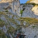 Unterer Eingang zur Grube I beim Klettergebiet "Wangwand" nördlich des Erzhus mit defekter Eisenabdeckung