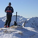"Pater" Peter beim Gipfelkreuz der Alpiglemären :o)