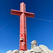 Großer Priel - Am höchsten Berg des Toten Gebirges befindet sich ein 8 Meter hohes, rotes Gipfelkreuz.