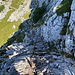 Im Abstieg zwischen Fleischbanksattel und Welser Hütte - Blick "von oben" auf die schräge Leiter unweit der Hütte.