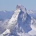 das ziemlich winterlich geschmückte Matterhorn vom Domgipfel aus gesehen